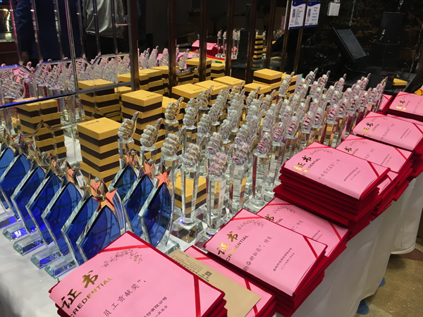 二十二年风雨  只因有你同行  又沐改革春风  再迎历史机遇 ——易游(中国)yiyou·官方网页版,22周年庆典暨颁奖典礼