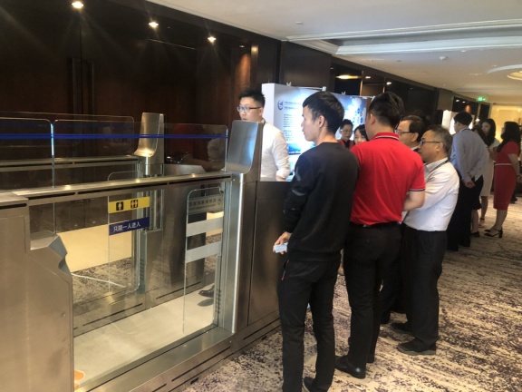 易游(中国)yiyou·官方网页版,参加上海峰会，开启智慧机场服务新格局