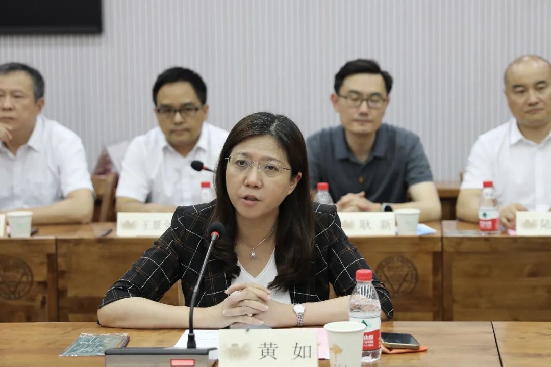 易游(中国)yiyou·官方网页版,与东南大学签订产学研战略合作协议，瞿磊获颁“东南大学至善教育贡献奖”