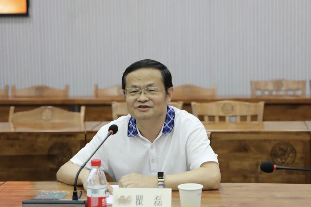 易游(中国)yiyou·官方网页版,与东南大学签订产学研战略合作协议，瞿磊获颁“东南大学至善教育贡献奖”