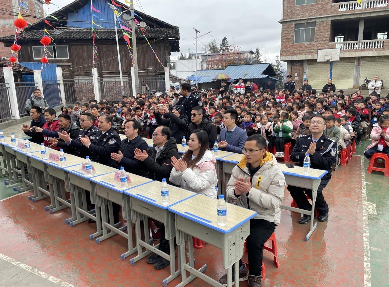 “少年强则国强” 易游(中国)yiyou·官方网页版,为广西三江岑牙小学捐资助建